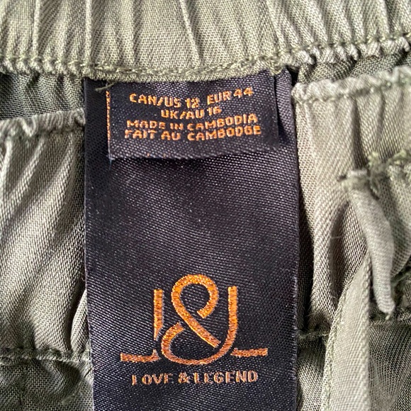 Khaki green gathered drawstring waist pant with cargo style front pockets - Picture 3 of 3